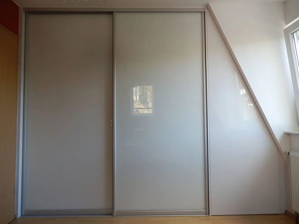 Zabudowa wnęki o skośnych ścianach